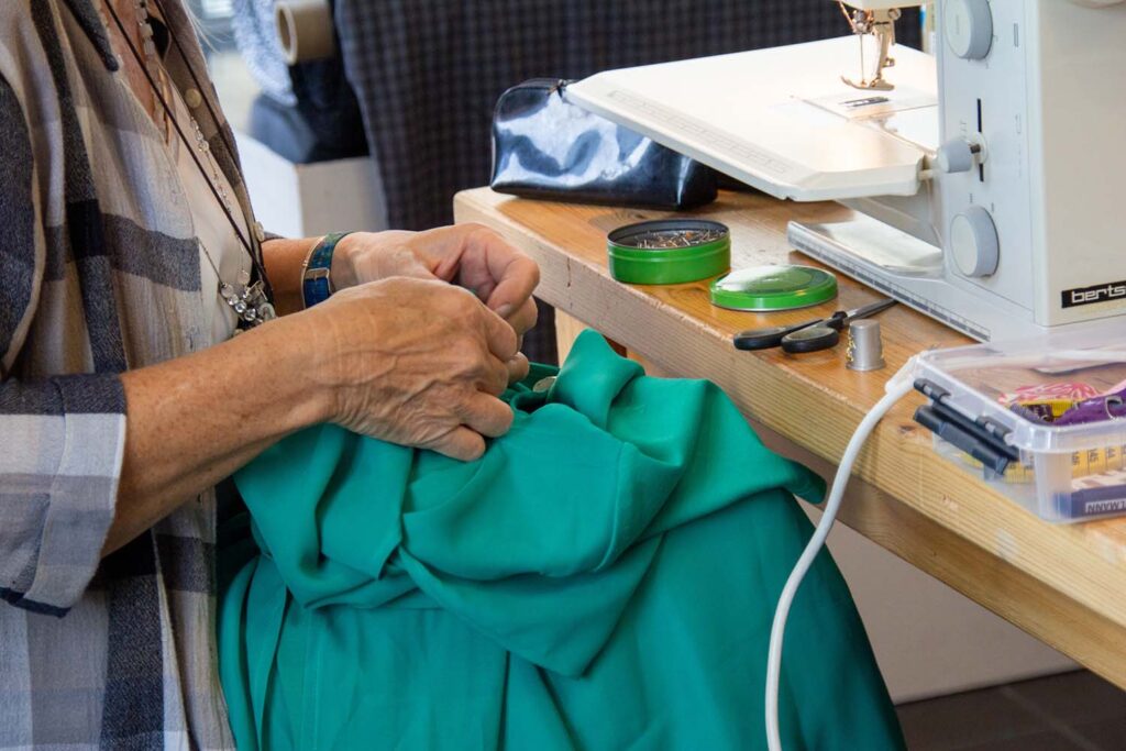 Repair Cafe Nähen 1500px Nähen am Repair Café